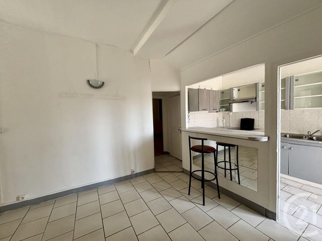 Appartement F3 à louer - 3 pièces - 60.0 m2 - LE MALESHERBOIS - 45 - CENTRE - Century 21 Agence De Malesherbes