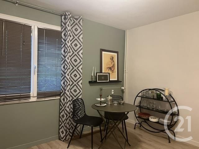 Appartement F4 à vendre - 4 pièces - 91.8 m2 - LE MALESHERBOIS - 45 - CENTRE - Century 21 Agence De Malesherbes