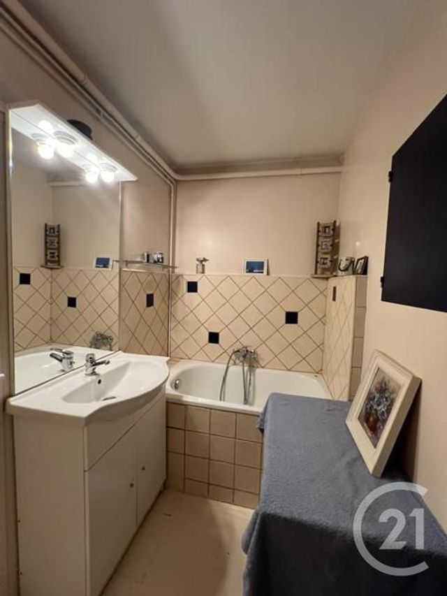 maison à vendre - 6 pièces - 150.0 m2 - LA NEUVILLE SUR ESSONNE - 45 - CENTRE - Century 21 Agence De Malesherbes